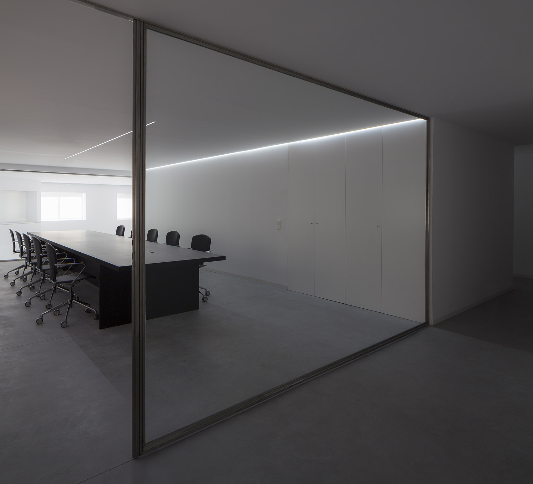 南宁极简黑白风格办公室设计装修效果图