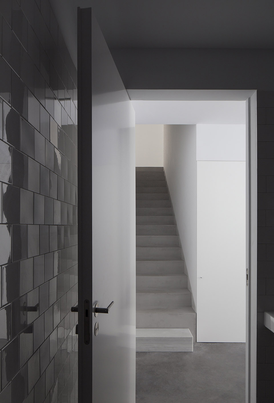 南宁极简黑白风格办公室设计装修效果图