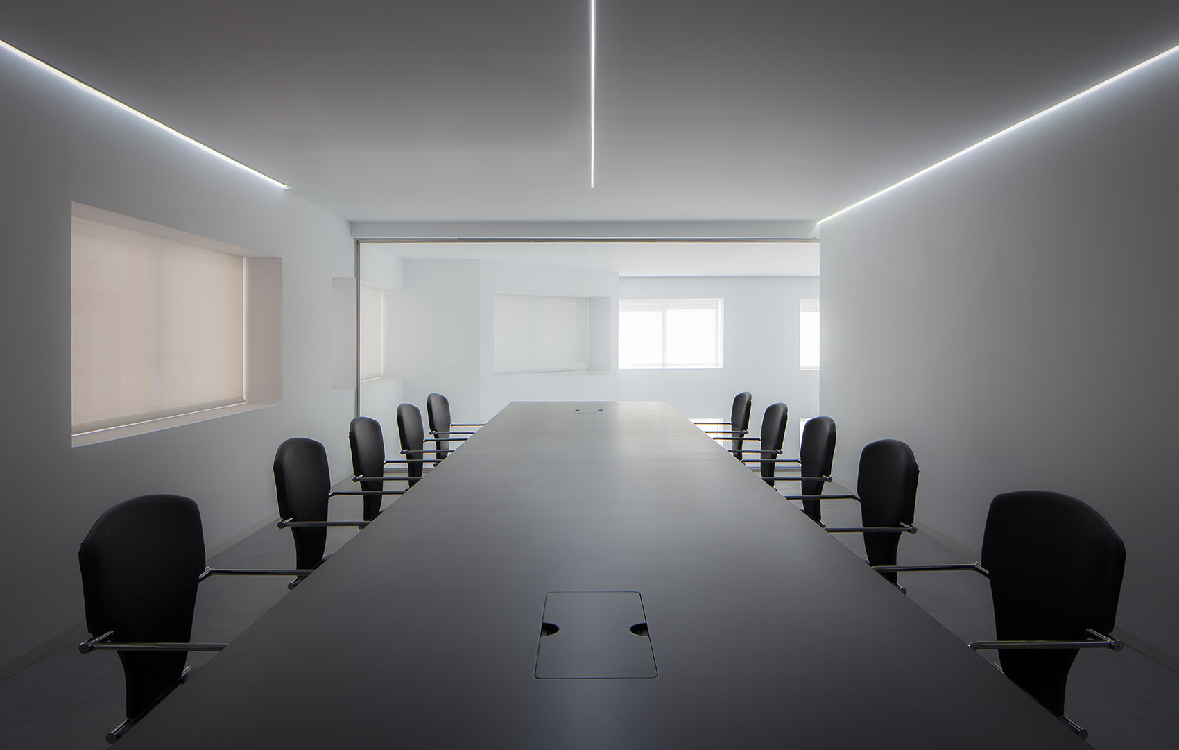 南宁极简黑白风格办公室设计装修效果图