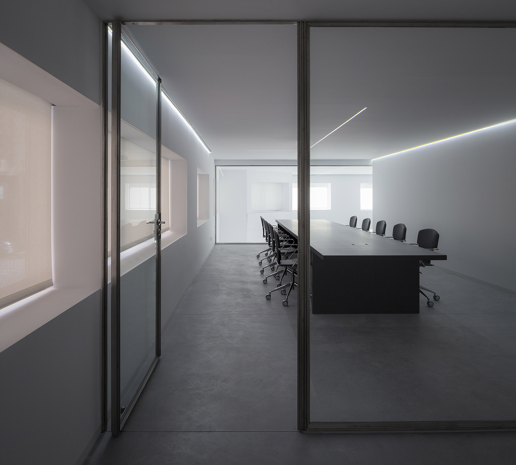 南宁极简黑白风格办公室设计装修效果图