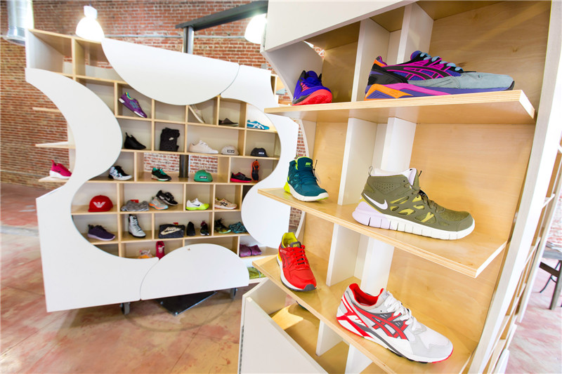 贵港现代风格精品专卖店设计装修效果图