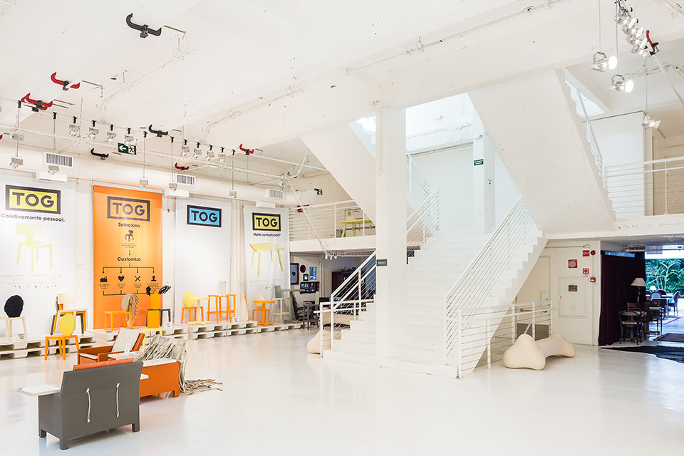 四平现代风格精品专卖店设计装修效果图