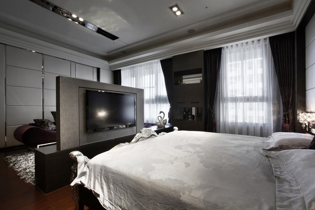 黄石花上园小区119平米古典风格设计卧室装修效果图