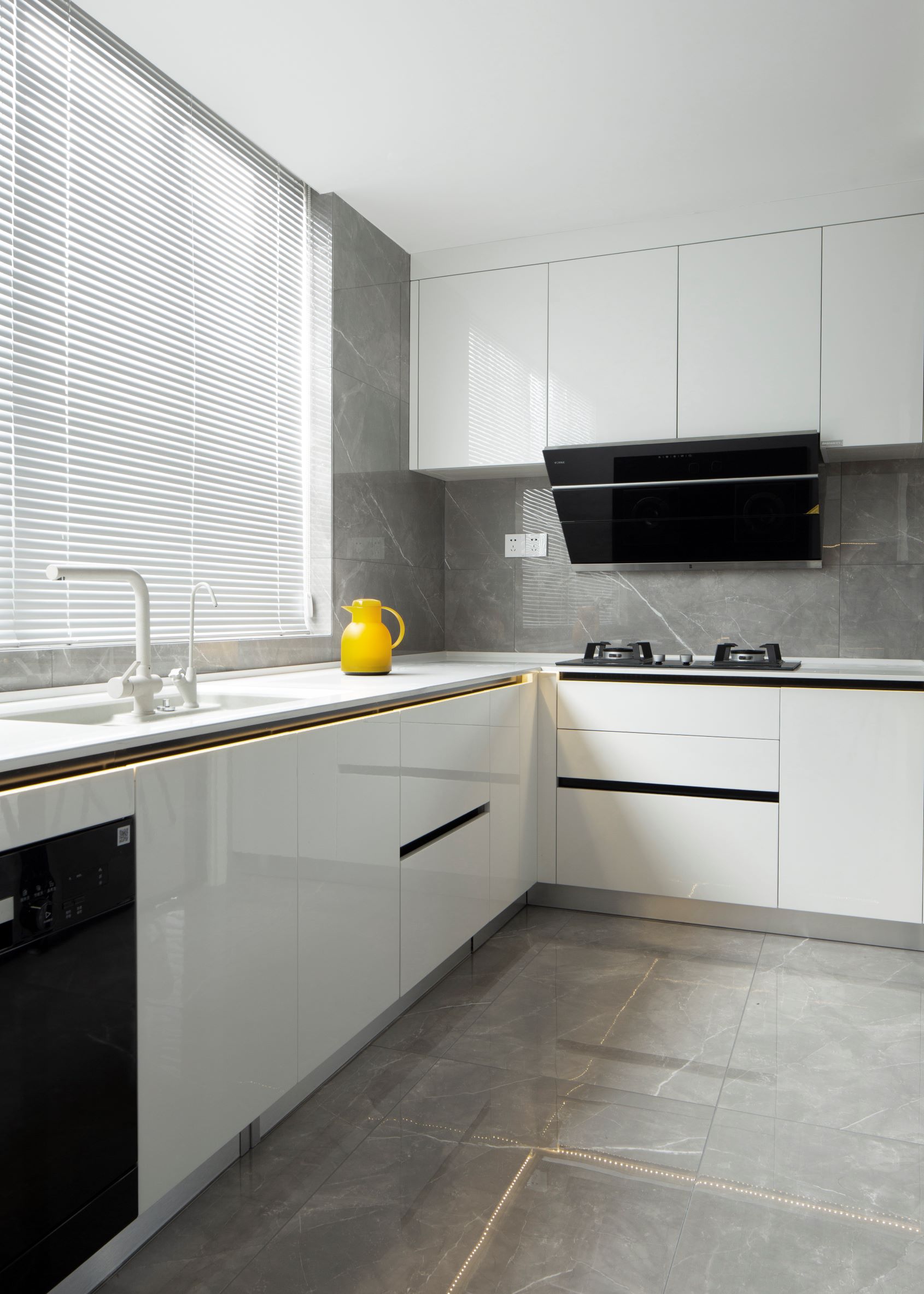 现代简约风格设计贵阳腾龙湾110平米装修效果图