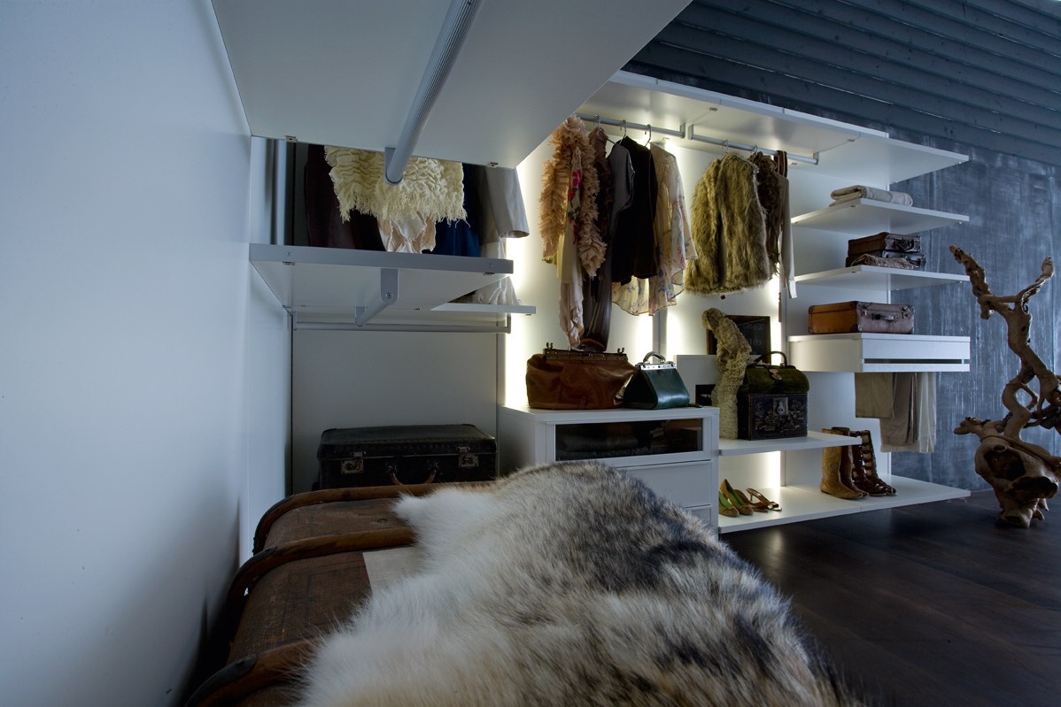 地中海风格衣帽间收纳装修设计效果图