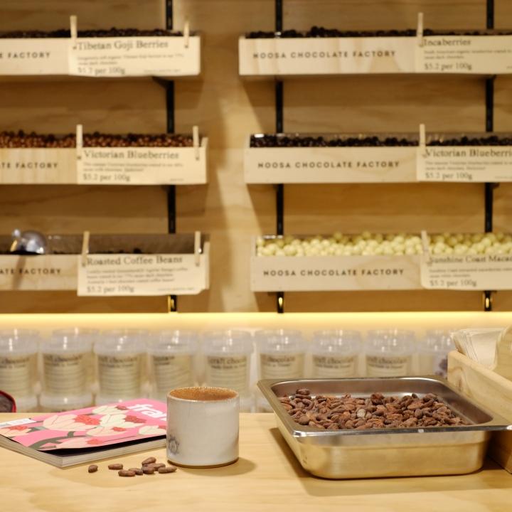 现代风格设计镇江190平米咖啡奶茶店装修效果图