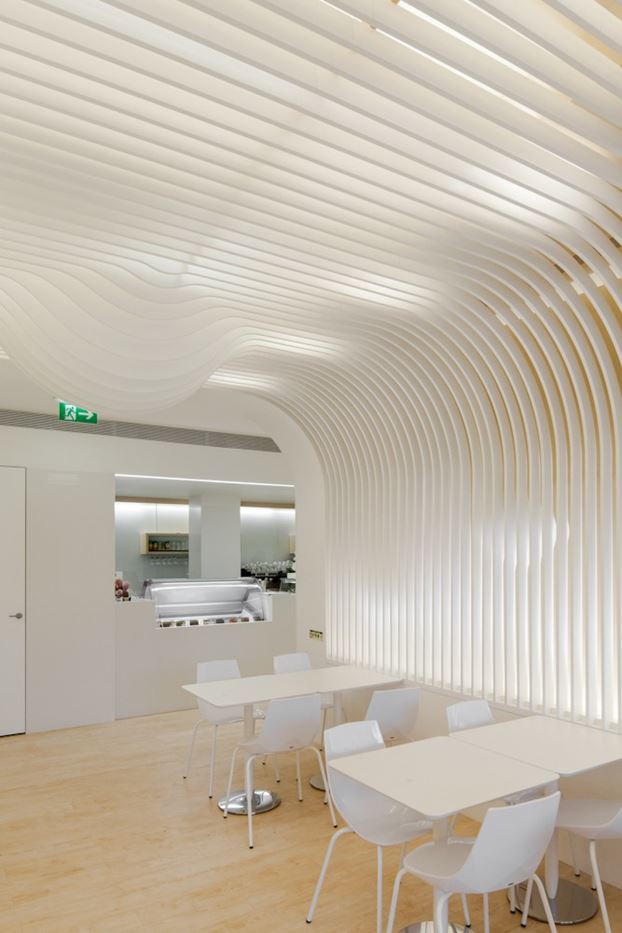 现代风格设计重庆400平米烘焙甜品店装修效果图