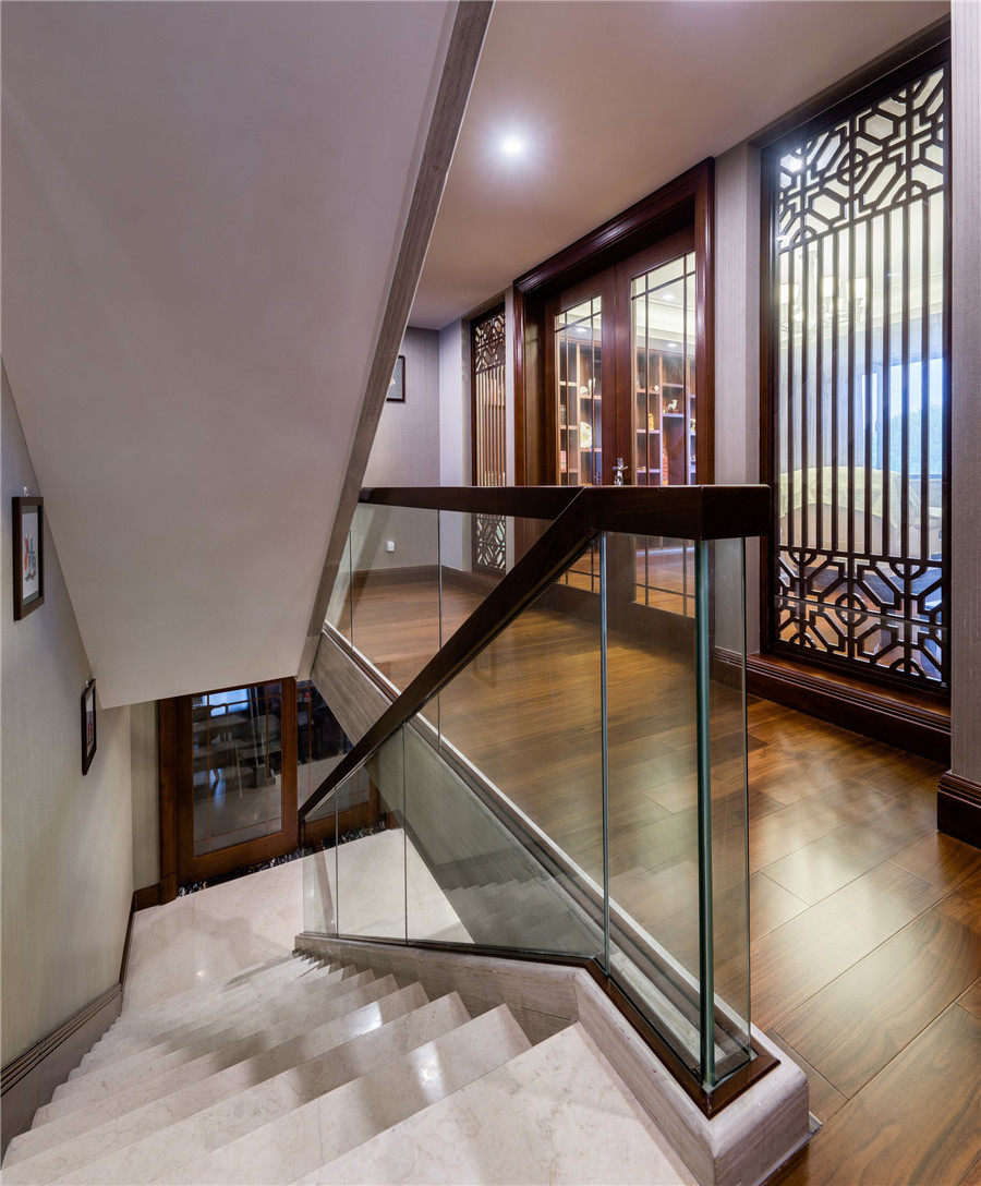 中式风格设计室内楼梯踏步装修效果图