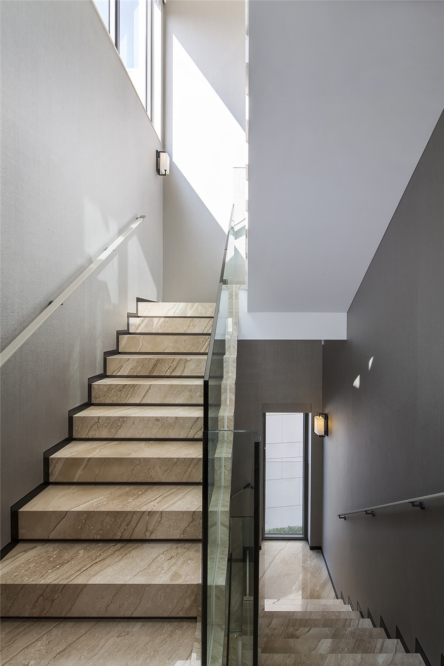 简约风格设计室内楼梯踏步装修效果图