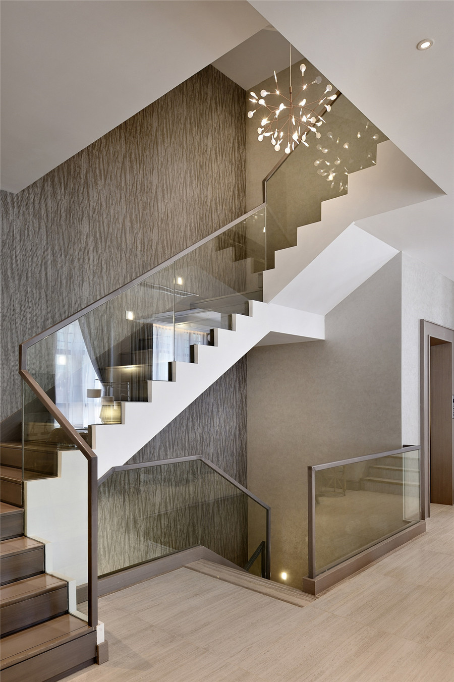 简约风格设计室内楼梯踏步装修效果图