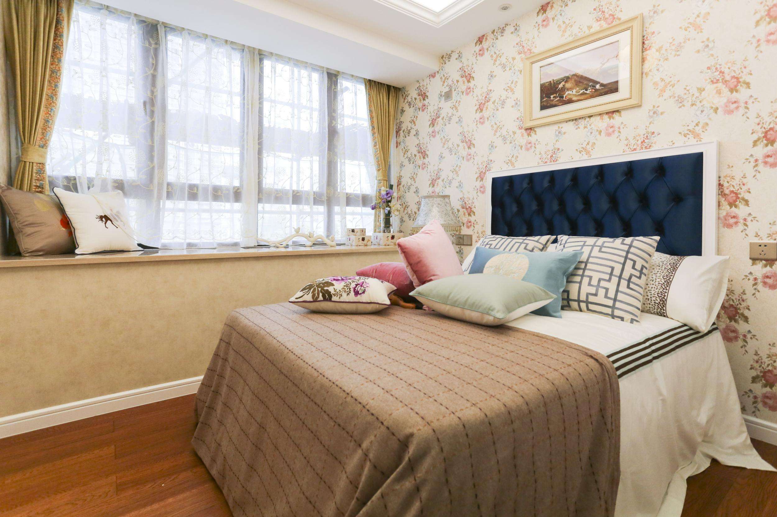 欧式飘窗装修案例效果图   10平米飘窗加橱柜装修图片 江雁依山郡