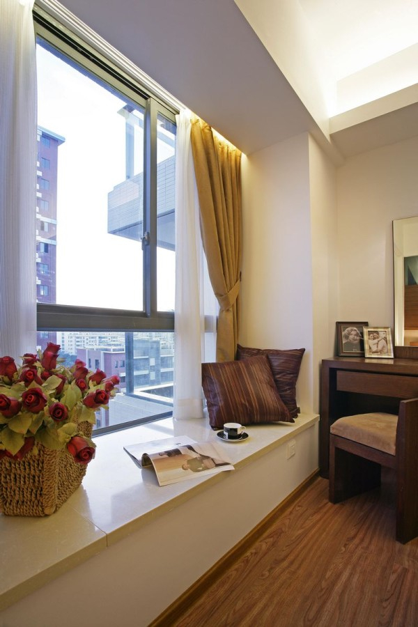 欧式飘窗装修案例效果图   10平米飘窗加橱柜装修图片 江雁依山郡