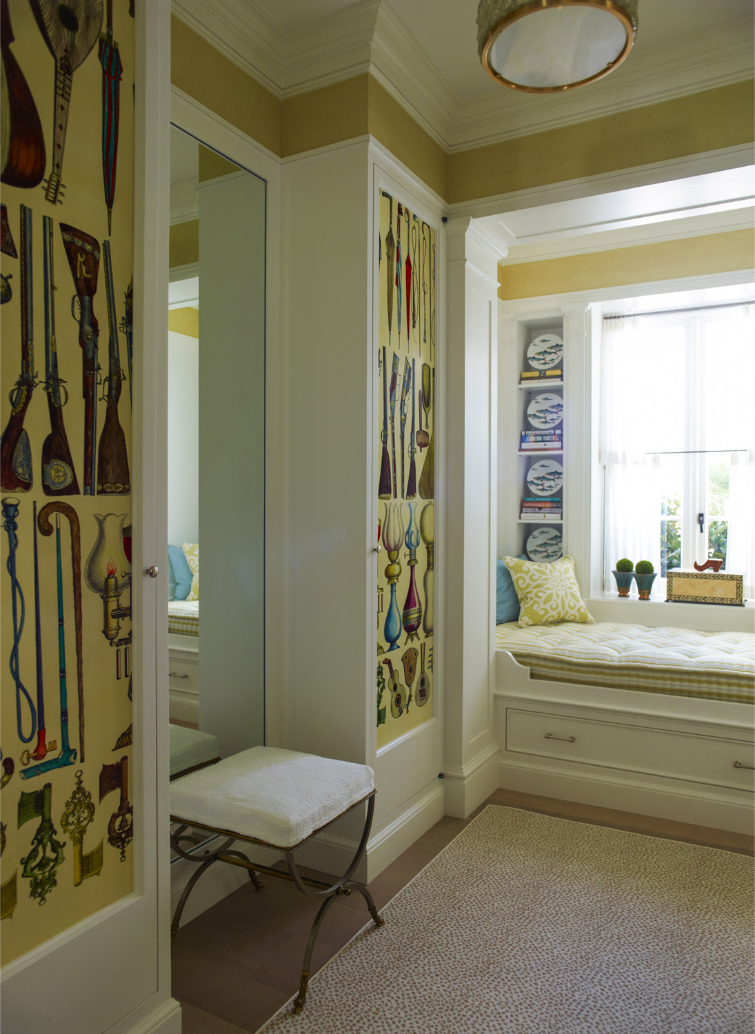 欧式飘窗装修案例效果图  4平米飘窗 榻榻米 卧室装修图片小户型