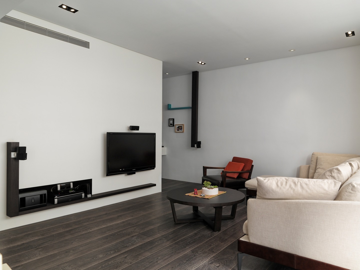 现代客厅装修案例效果图 15平米开门客厅装修图片大全 时代花园