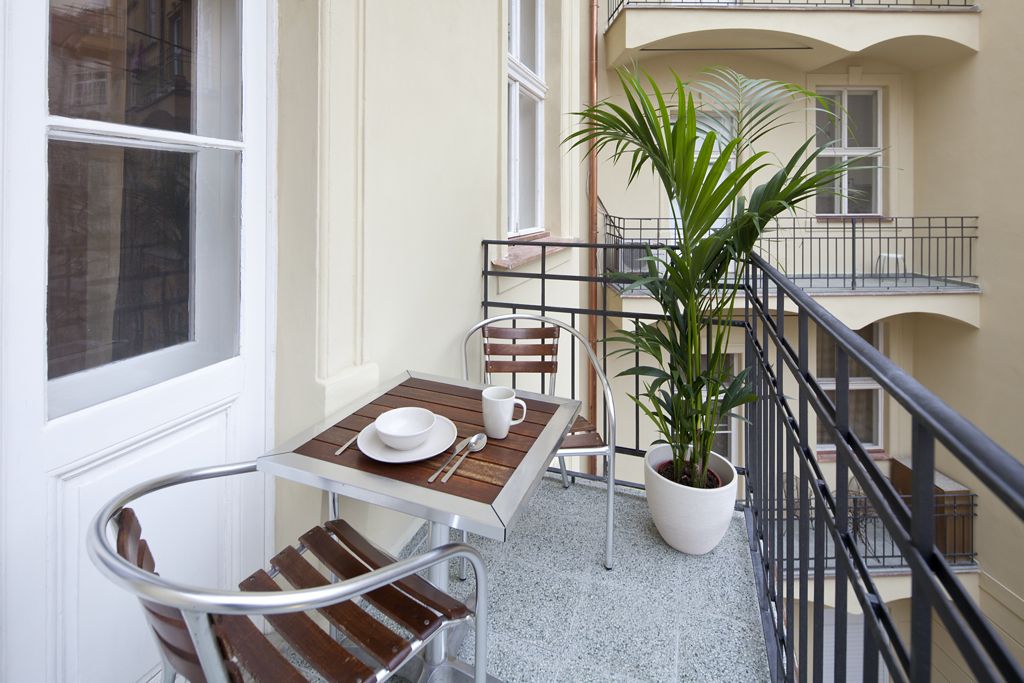 古典风格阳台装修效果图  7平米卧室有个阳台怎么装修图片 象屿名城 