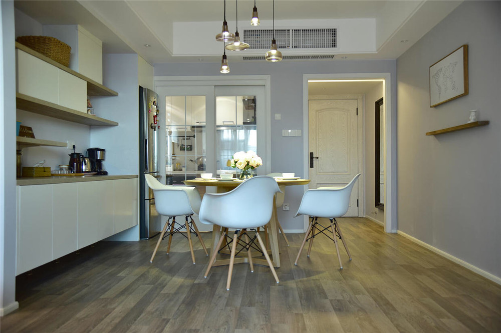 客餐厅一体装修效果图现代简约 厨房有柱子的装修图片