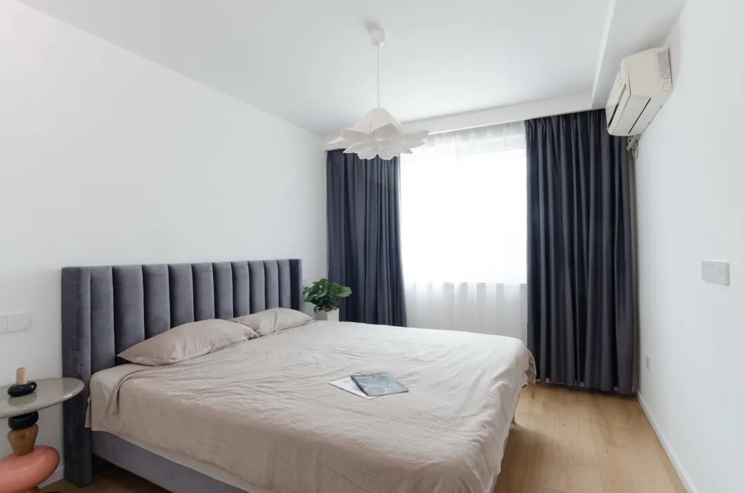 70㎡旧房改造优雅轻奢风装修效果图