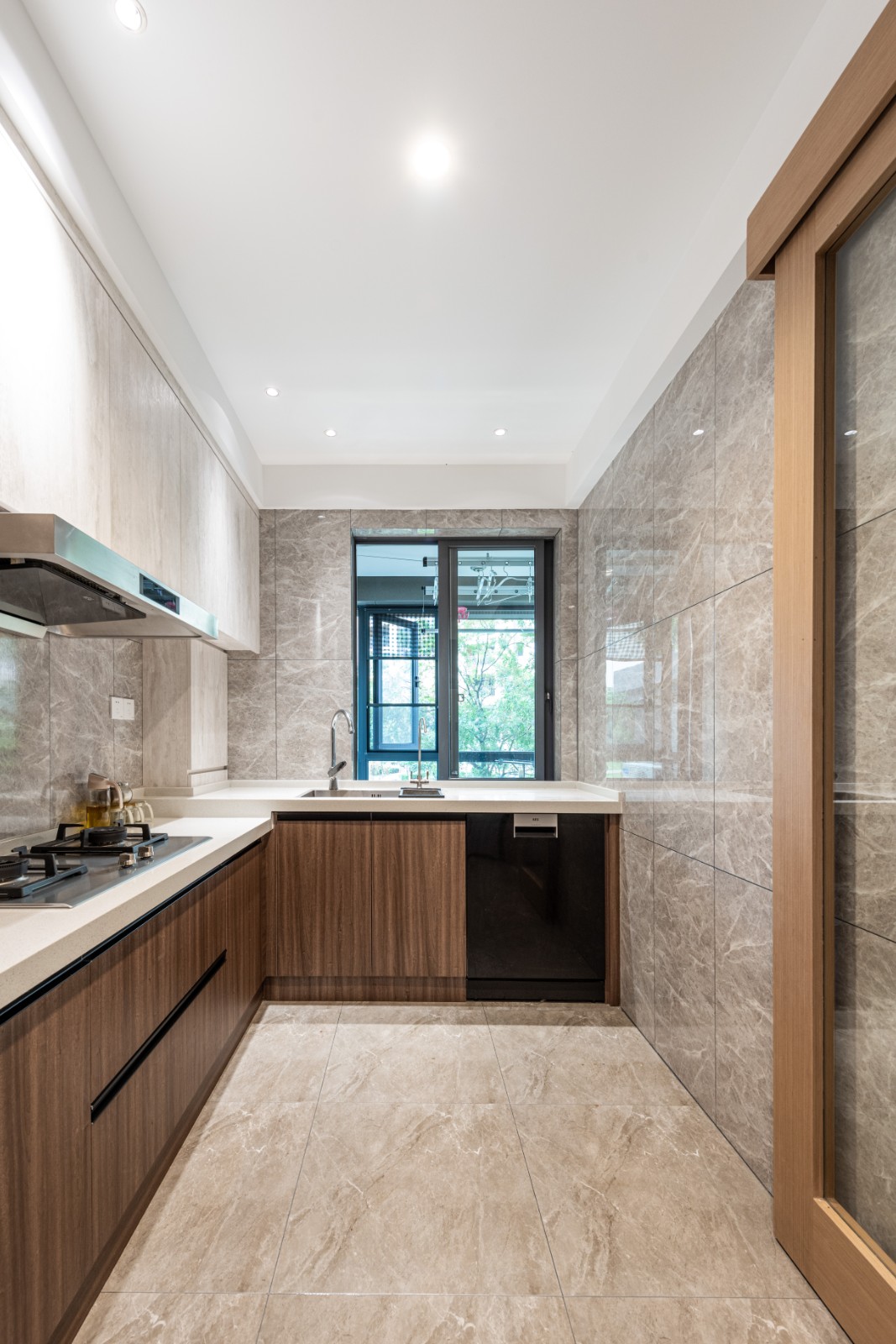 220平现代风客厅装修效果图