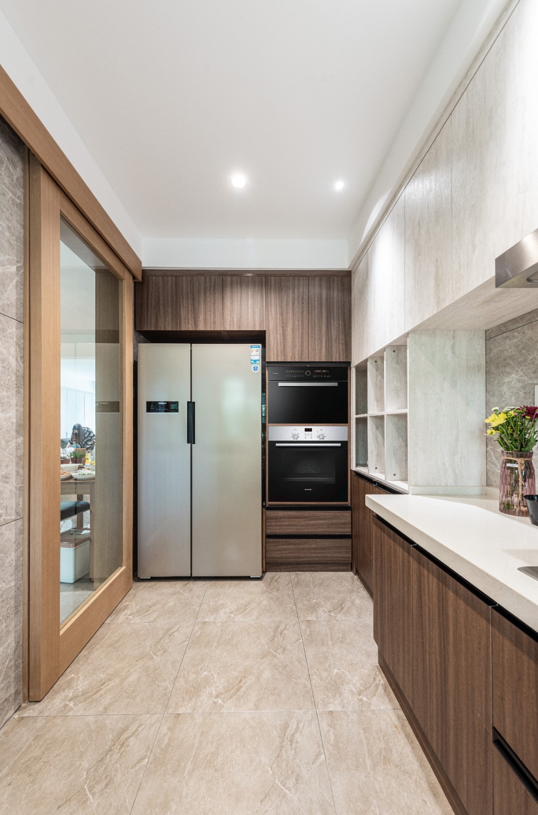 220平现代风客厅装修效果图