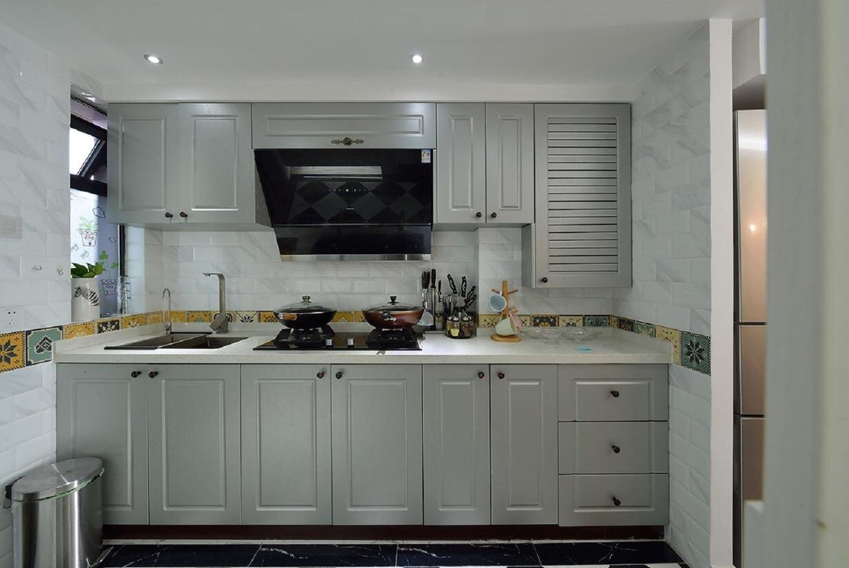 100平现代金属风格修效果图