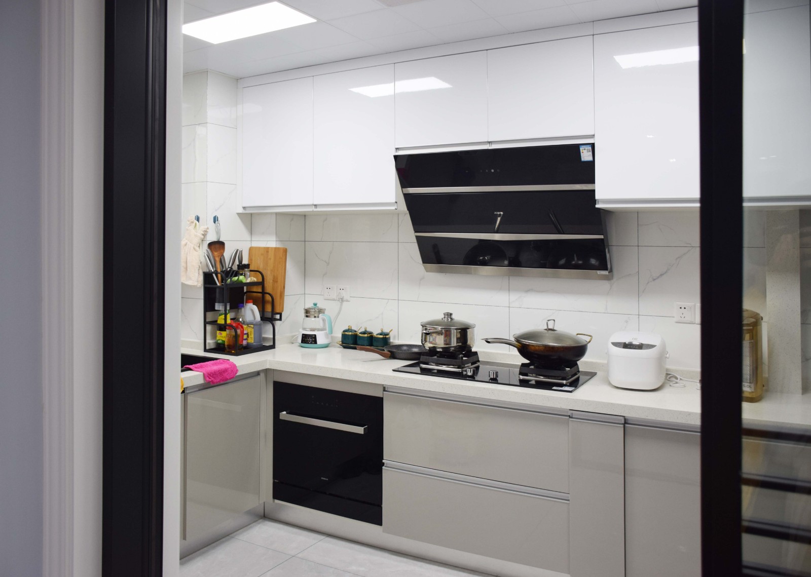 137平现代三室装修效果