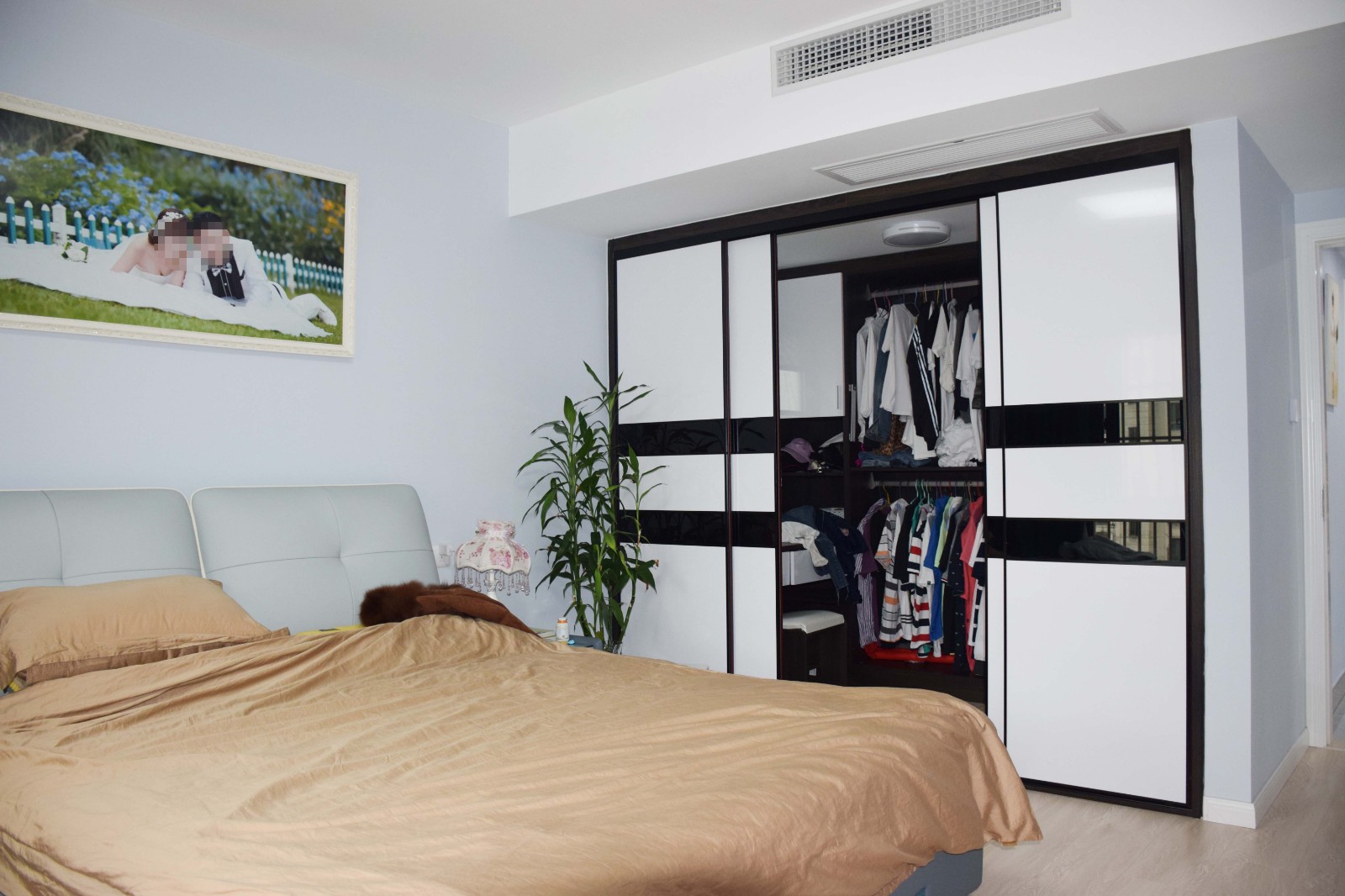 137平现代三室装修效果