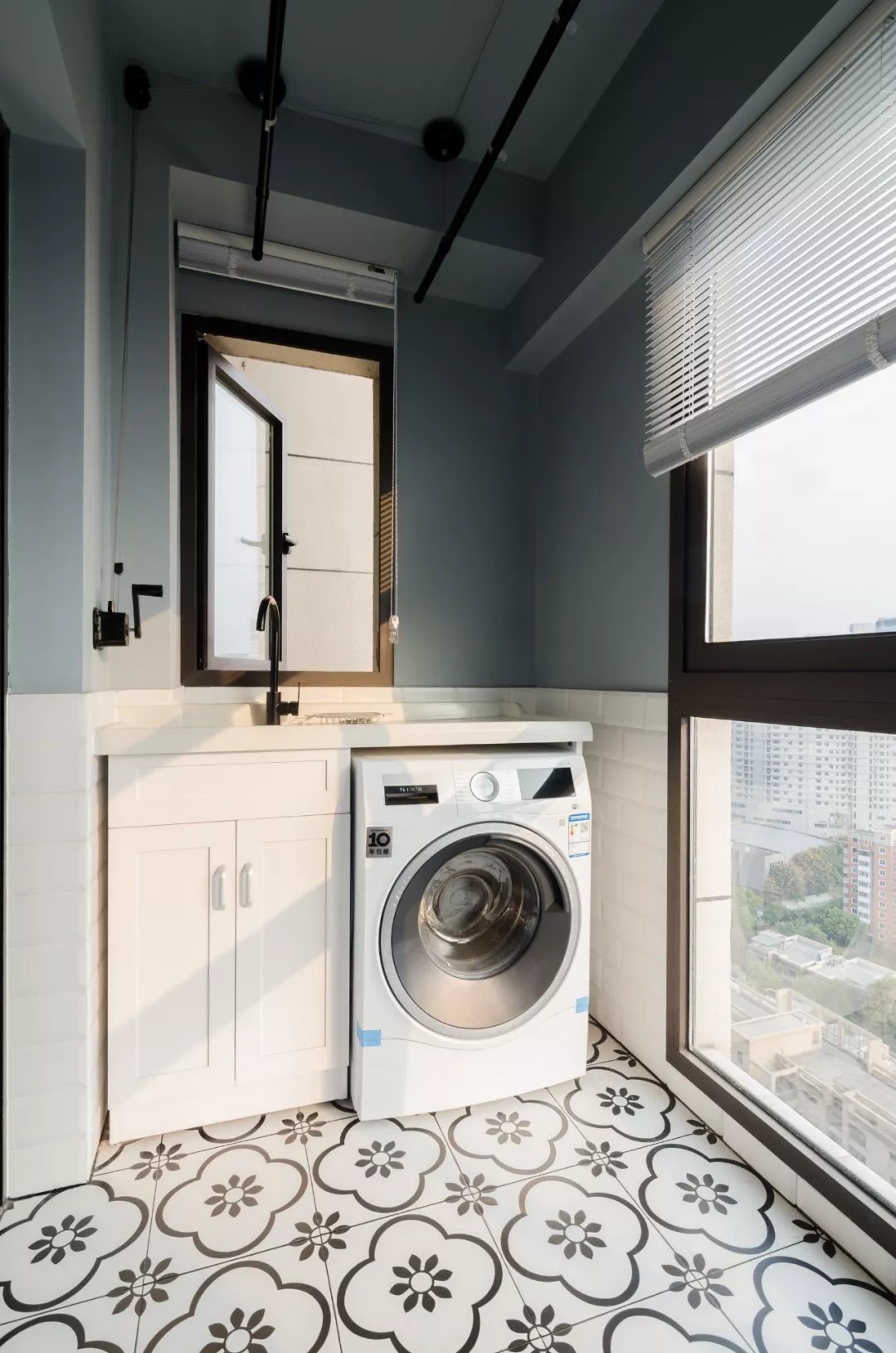 新港东财经大学教师楼