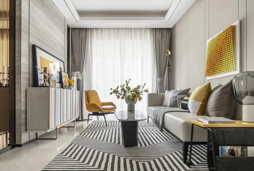 90平 朴素的空间布置鲜艳的小饰品，