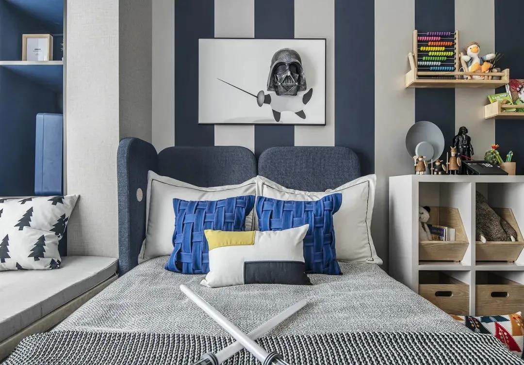 90平 朴素的空间布置鲜艳的小饰品，