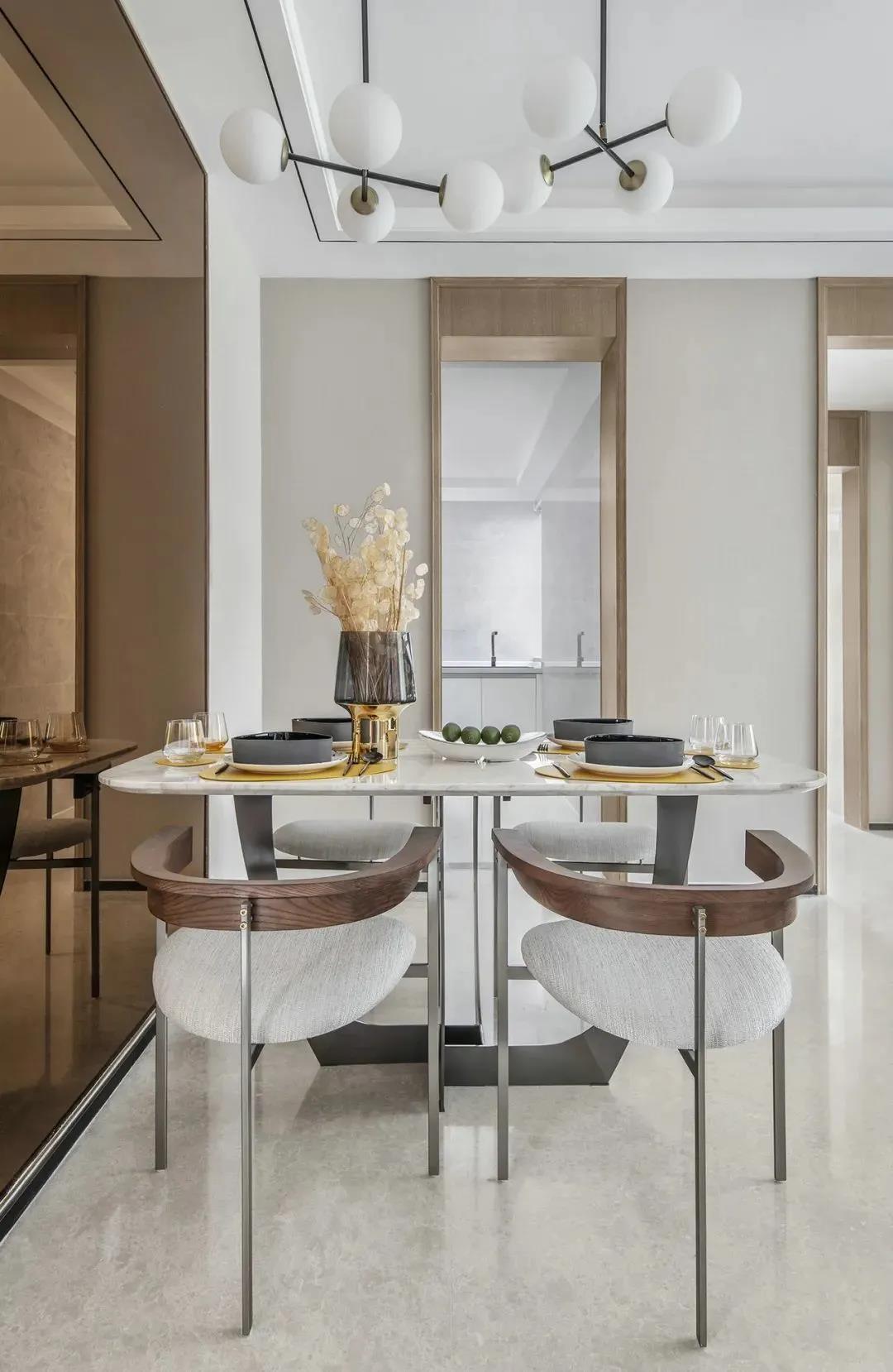 90平 朴素的空间布置鲜艳的小饰品，