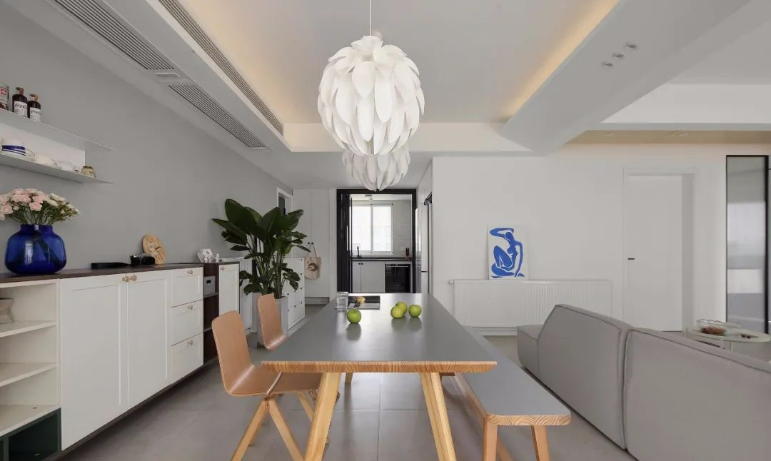 121m²简约时尚三居室，家中有生活的琐碎，也有诗意与远方！