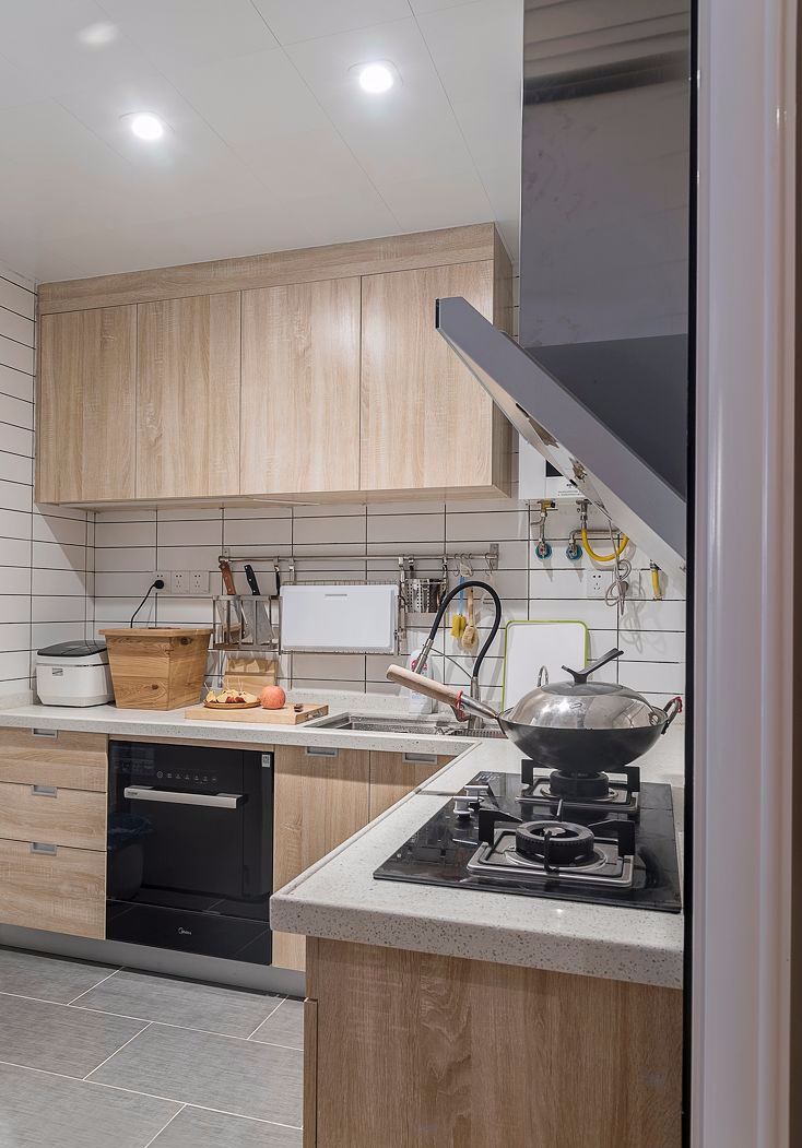 96㎡极简日式3室2厅，浅木色与灰白色搭配，反映空间简约、纯粹的气氛！