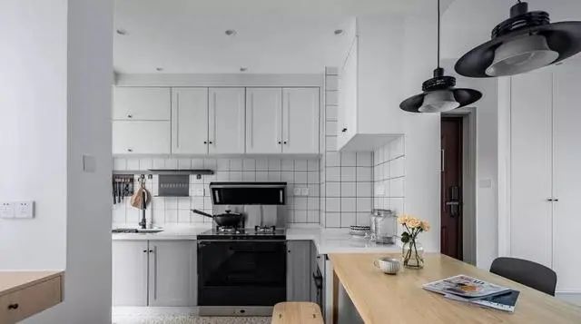 106㎡三居室，北欧风装修，颜色的搭配纯粹干净，