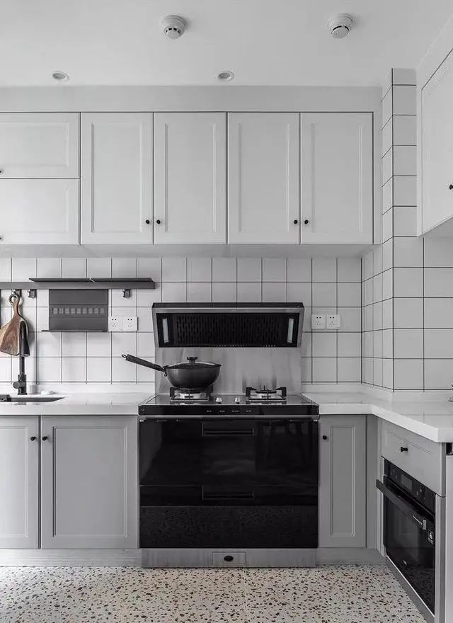 106㎡三居室，北欧风装修，颜色的搭配纯粹干净，