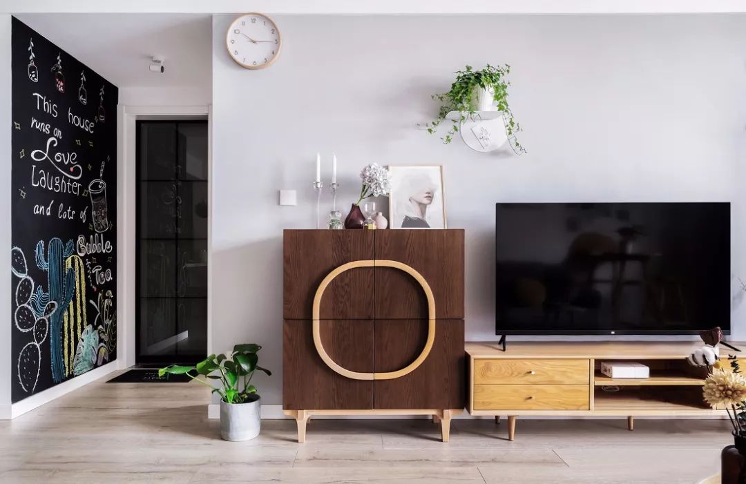 小家也要美美住！80㎡清新北欧风，黑板墙设计好赞！