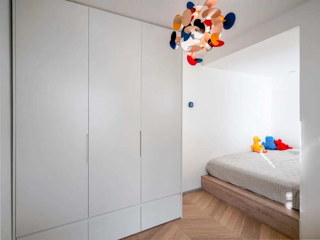 73m²小户型两房，玄关进门就有衣柜、洗手台，好看实用颜值高