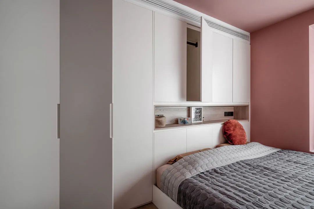 73m²小户型两房，玄关进门就有衣柜、洗手台，好看实用颜值高