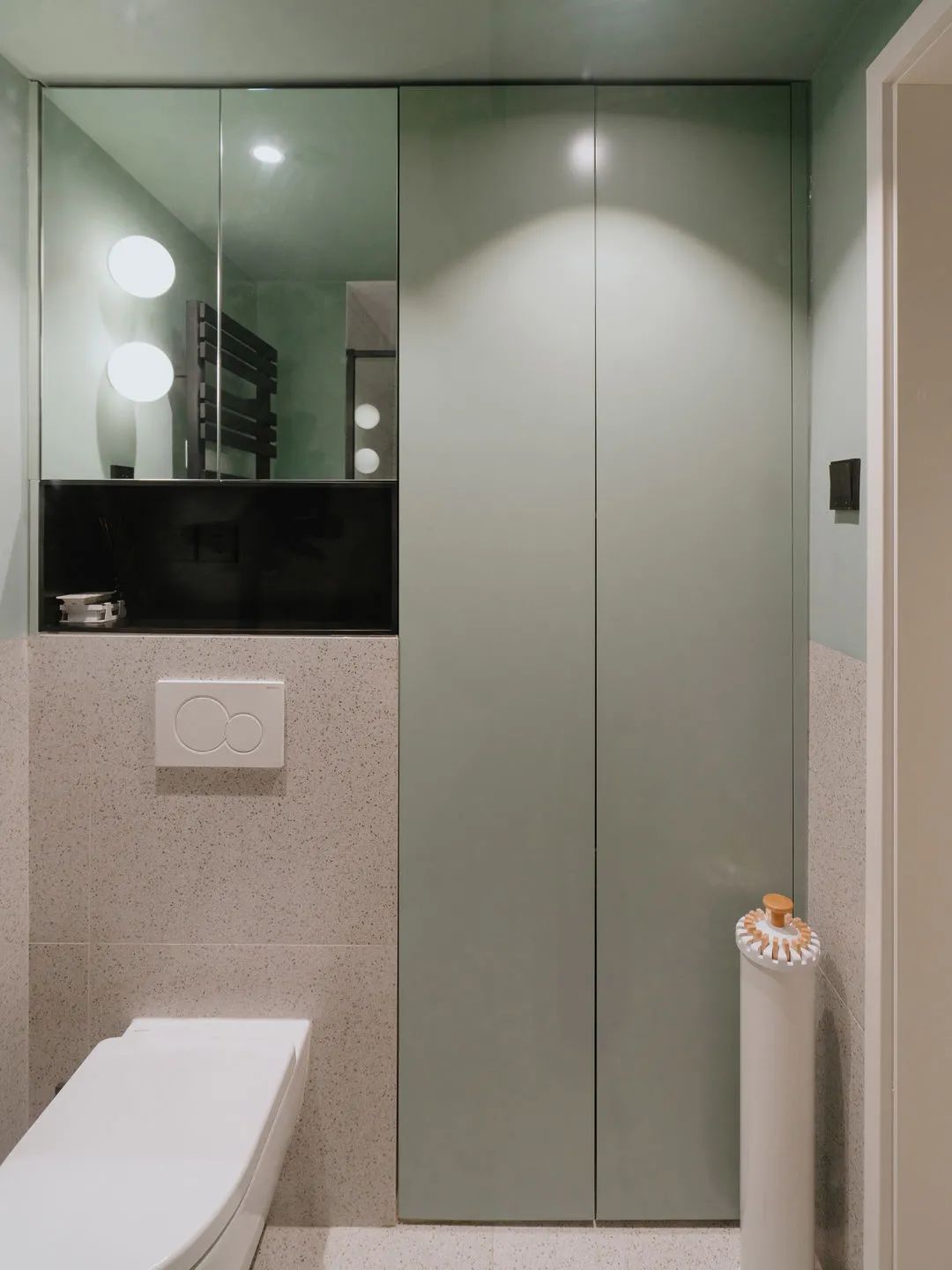 73m²小户型两房，玄关进门就有衣柜、洗手台，好看实用颜值高
