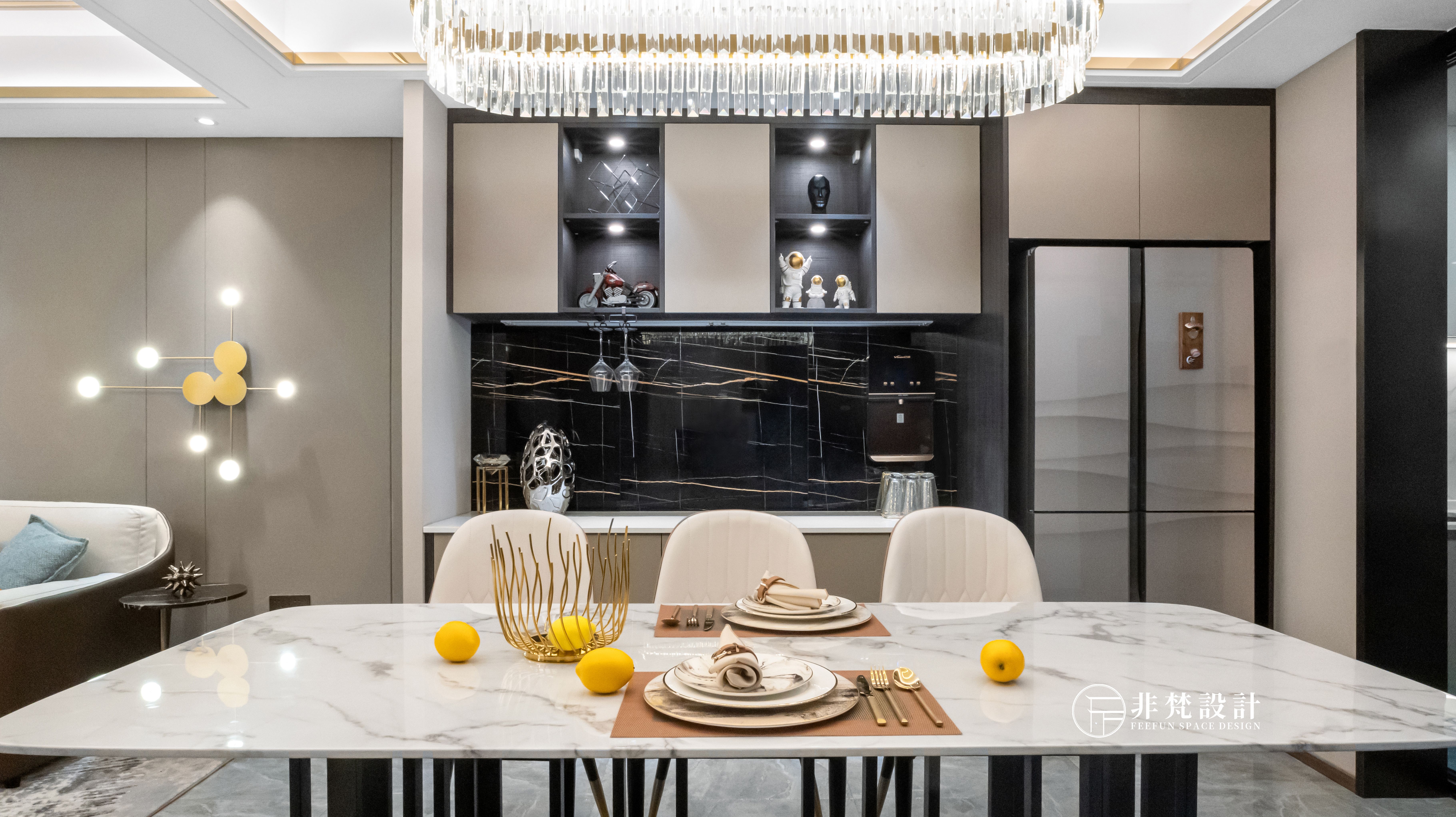 136㎡三室现代轻奢