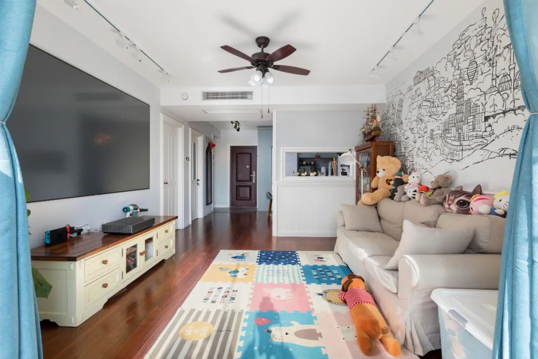 110㎡现代美式装修，通过实用的定制柜设计，让空间显得浪漫又精致！