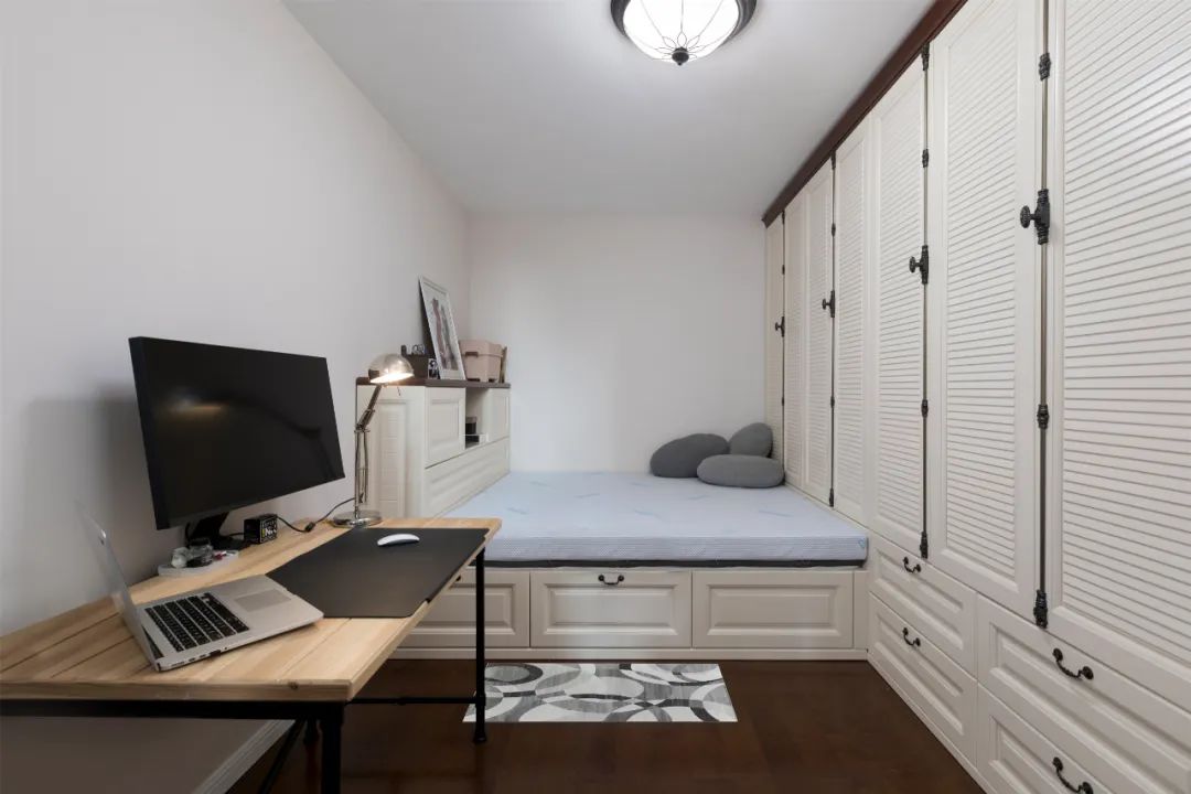 110㎡现代美式装修，通过实用的定制柜设计，让空间显得浪漫又精致！