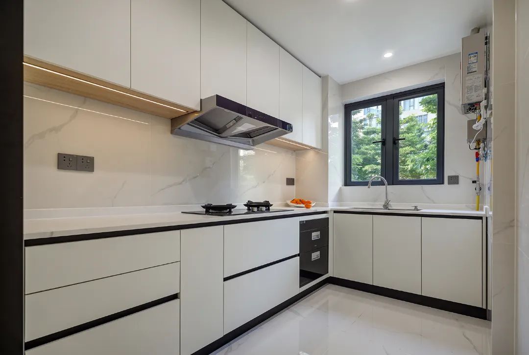 延续极简理念，142㎡尺度克制的空间