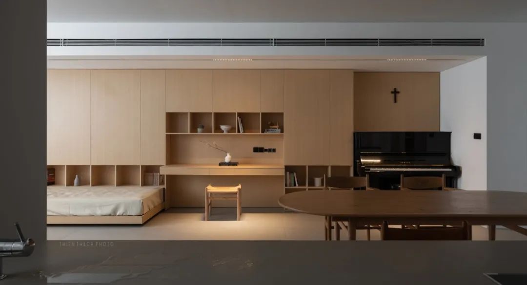 180m&sup2;木色公寓，开放式布局简约而不简单