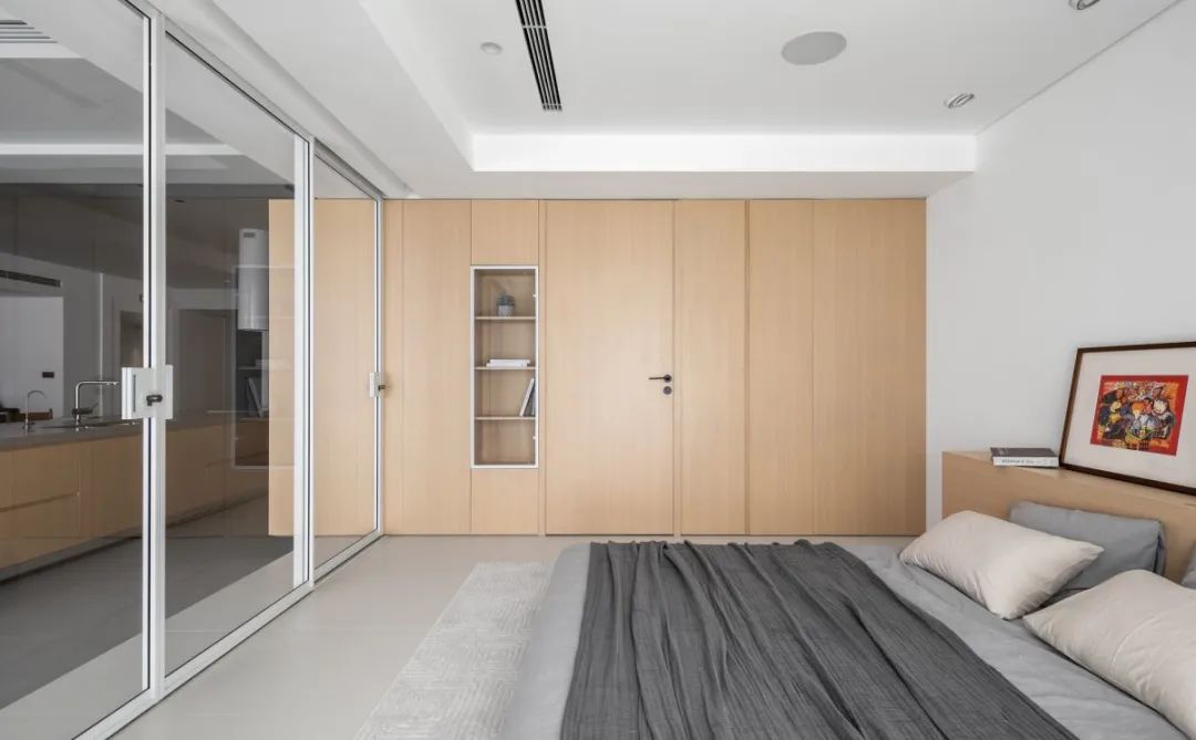 180m&sup2;木色公寓，开放式布局简约而不简单