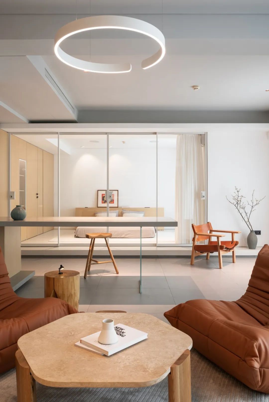 180m&sup2;木色公寓，开放式布局简约而不简单