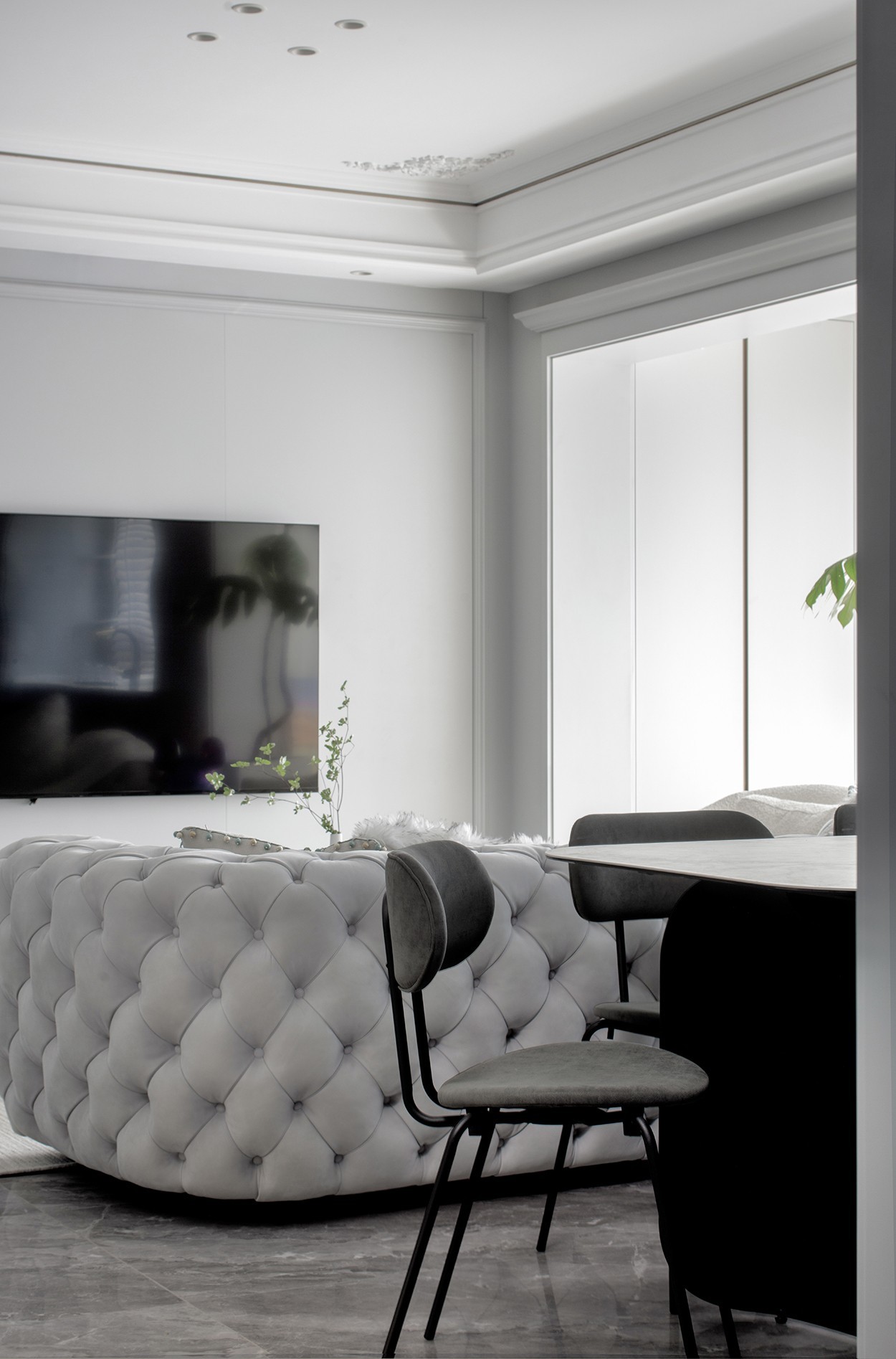 她说：浪漫是生活的精神氧气