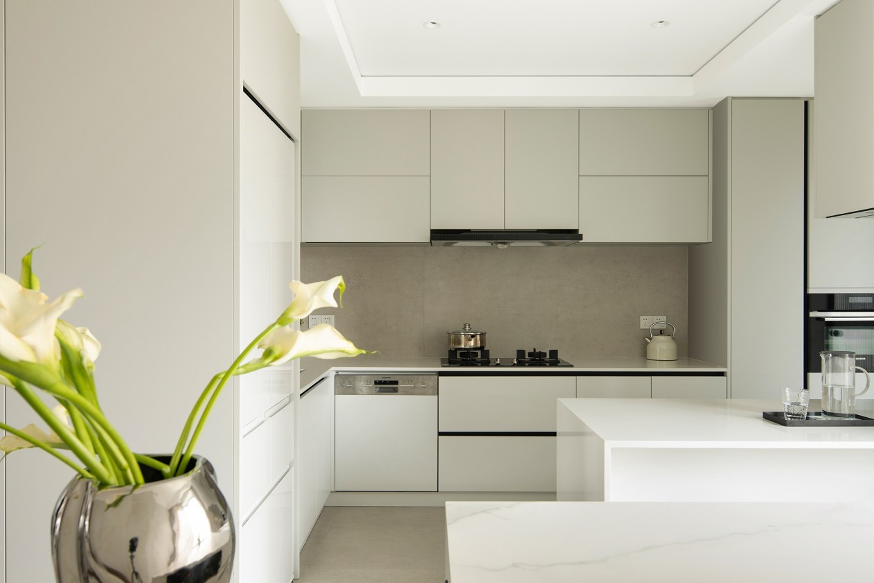 隐入色彩，忠于感知