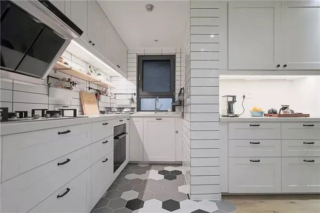 130㎡现代风，简约舒适与轻奢主义的结合，开放式格局的空间