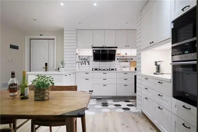 130㎡现代风，简约舒适与轻奢主义的结合，开放式格局的空间