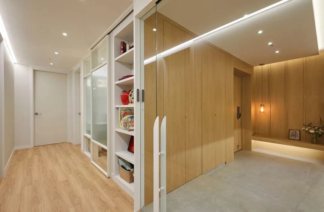 90后夫妻160㎡的家，5个一体化地台代替家具，入住后发现竟很好用！